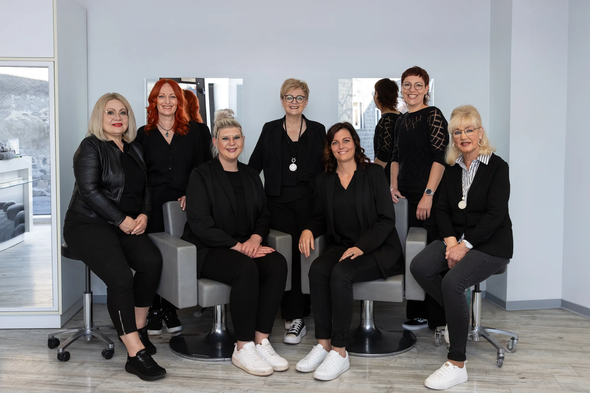 Das Team von Haarzeit im Salon in Thür