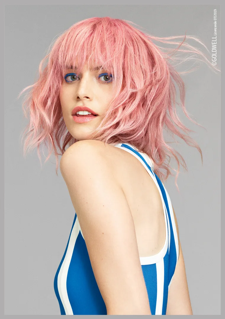 Goldwell Kampagnenmotiv, pink gefärbtes Haar
